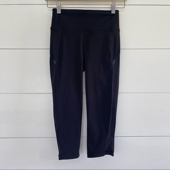Lululemon Black Smooth Stride Crop - Picture 1 of 7